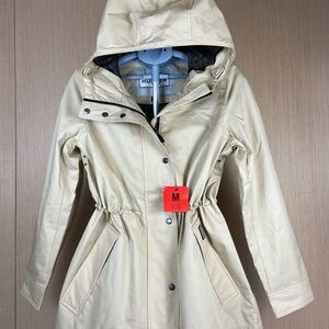 Hunter Woman’s Tan Water-Resistant Hooded Jacket Medium NWT
